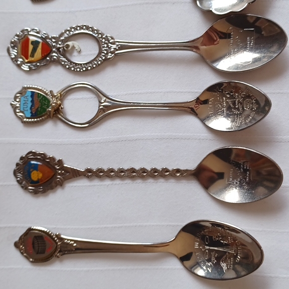 Vintage American Motif Collector Spoons- Set of 16 - Picture 9 of 16